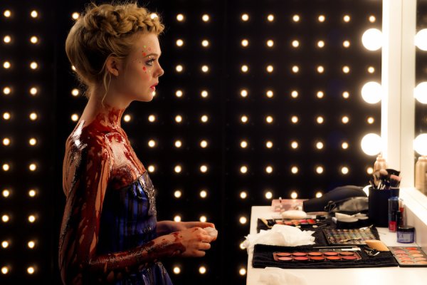 The Neon Demon Movie Photo 351388